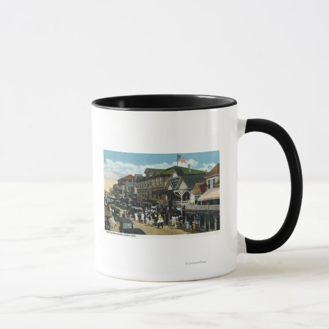 Taza Viñedo de Martha, escena de la avenida circuito (Derecha)