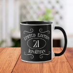 Taza Vintage 21st Birthday For Him Limited Edition<br><div class="desc">👉 Pon una sonrisa en la cara con este personalizado de 21 años de regalo de tazón de café para él! Este es el regalo perfecto para tu hijo o mejor amigo. #zazzlemade - Simplemente haga clic para personalizar este diseño 🔥 Mis promesas - Este diseño es único - Está...</div>