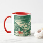 Taza Vintage Christmas Church, Snowscape in Winter<br><div class="desc">Navidades de ilustracion de época celebran un diseño religioso con una pintoresca capilla en un bonito pueblo de montaña. Un paisaje natural invernal con montañas,  árboles y nieve. El original es un cuadro acuático de arte rojo y verde.</div>