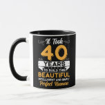 Taza Vintage Funny 40th Birthday, por fin 40 años<br><div class="desc">Vintage Funny 40th Birthday, Regalo de 40 años. Regalo perfecto para tu padre, mamá, papá, hombres, mujeres, amigos y familiares en el Día de Acción de Gracias, Día del Navidad, Día de la Madre, Día del Padre, 4 de julio de 1776 Día independiente, Día de los Veteranos, Día de Halloween,...</div>
