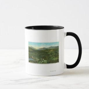 Taza Vista aérea de la ciudad con la montaña de