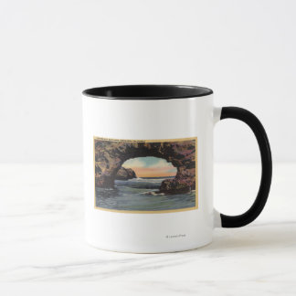 Taza Vista de Arch Rock a lo largo de West Cliff Drive