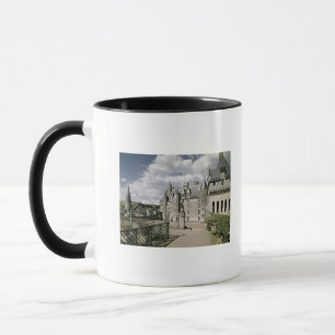 Taza Vista de la fachada del oeste del restaurado