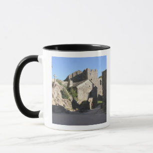Taza Vista de la iglesia fortificada construida por los