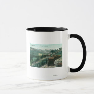 Taza Vista de las vertientes de la nieve sobre pistas