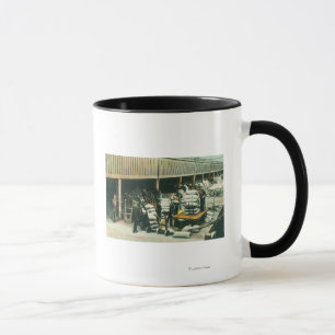 Taza Vista de los trabajadores del astillero de barco