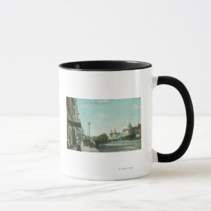 Taza Vista de una arboleda de ScenePacific de la calle,