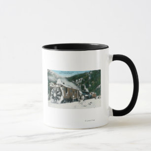 Taza Vista de una Ola de Nieve en las Montañas