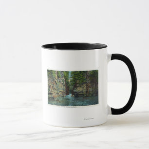 Taza Vista del barco que viene a través del saetín