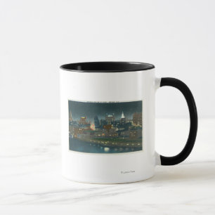 Taza Vista del horizonte del búfalo en la noche
