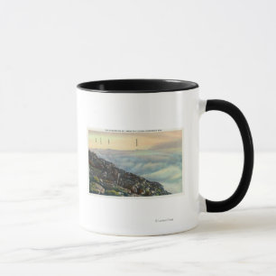Taza Vista del otro Adirondack Mts sobre las nubes