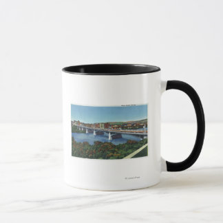 Taza Vista del puente de la calle principal