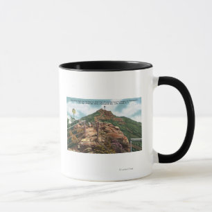 Taza Vista del rastro del pie a la cumbre