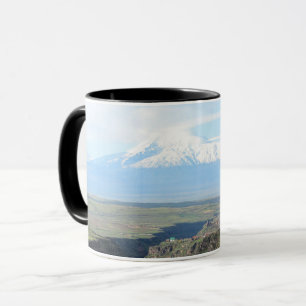 Taza Vista en la montaña Ararat desde el lado armenio