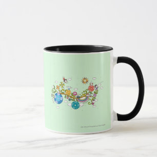 Taza Vista lateral de los niños que juegan en rama de