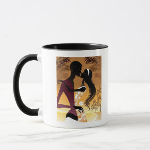 Taza Vista lateral de los pares jovenes que se colocan