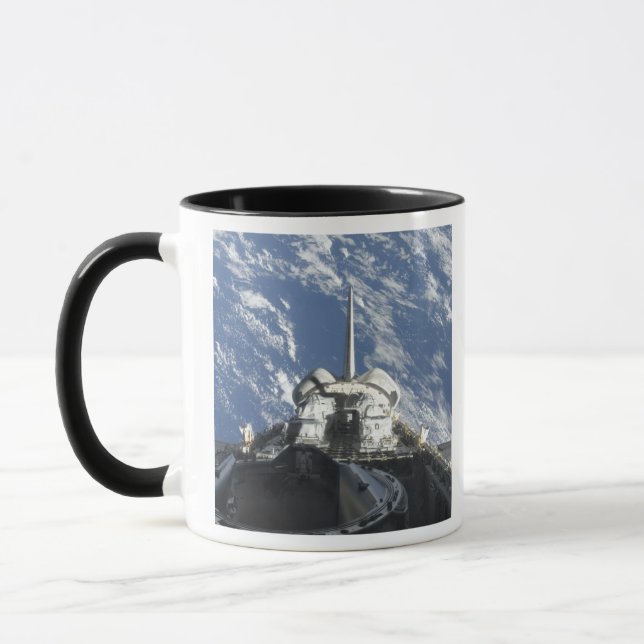 Taza Vista parcial del transbordador espacial Atlantis (Izquierda)