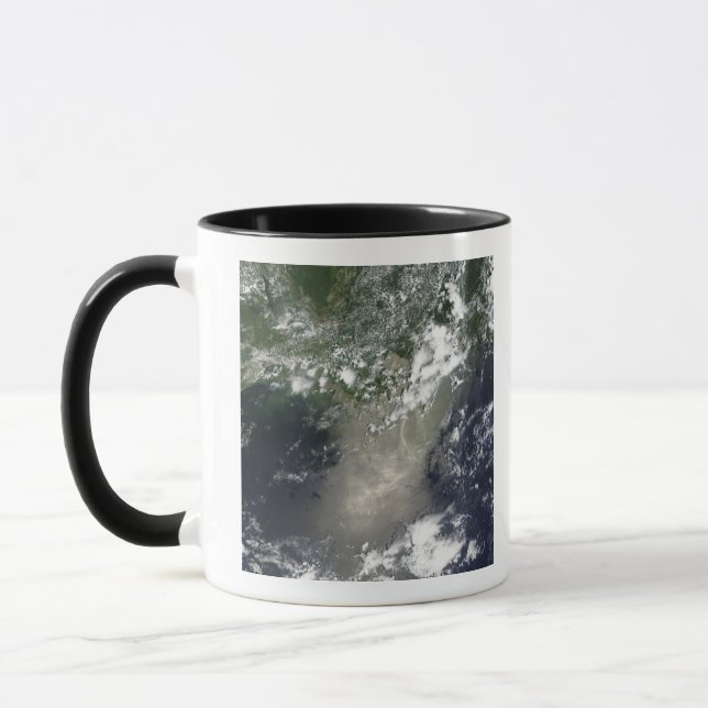 Taza Vista satelital de las vetas y cintas de petróleo (Izquierda)