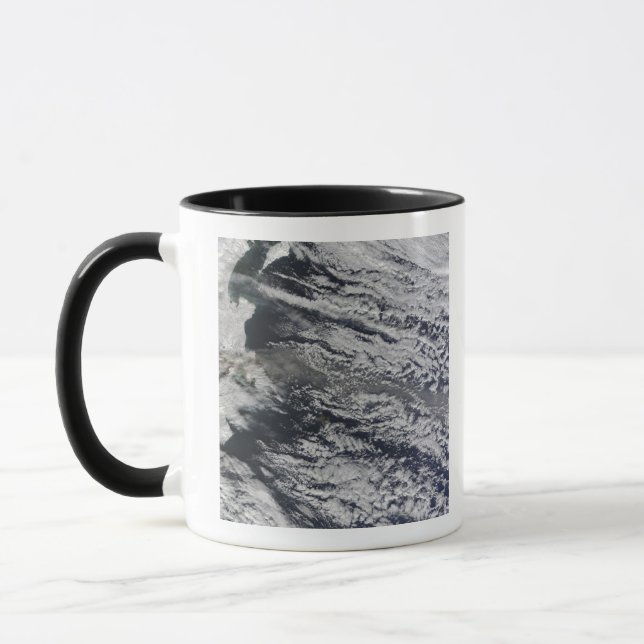 Taza Vista satelital de una columna de cenizas 3 (Izquierda)