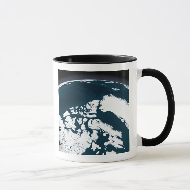 Taza Vista sobre Groenlandia y el Océano Ártico (Derecha)