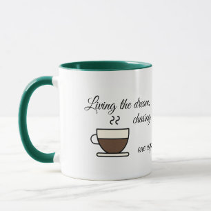 Taza Viviendo el sueño, persiguiendo la pesadilla…