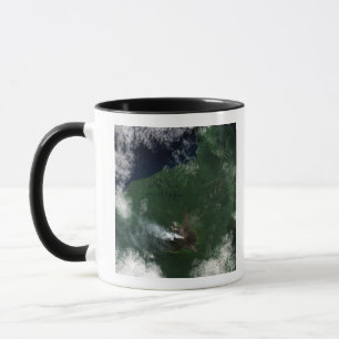 Taza Volcán de Ulawun de la cumbre de New Britain