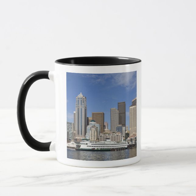 Taza WA, Seattle, Skyline de Seattle con ferry (Izquierda)