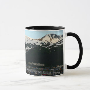 Taza Whittier en la escena del atardecer de Alaska