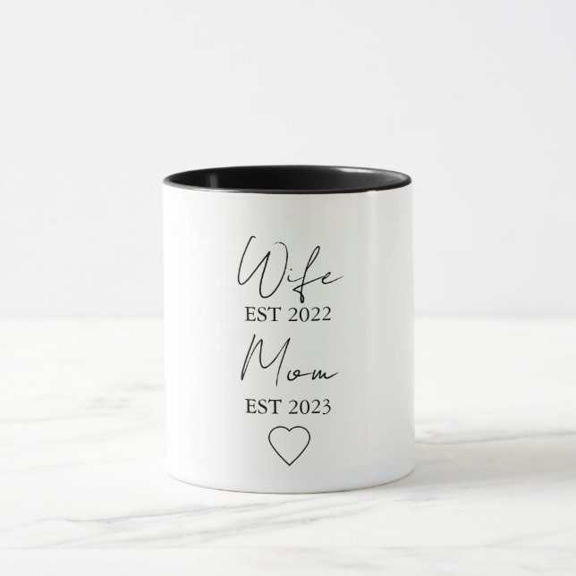 Taza Wife & Mom Est. – Minimalist Valentine Gift (Centro)