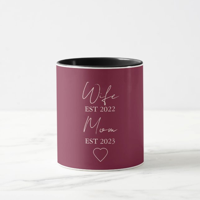 Taza Wife & Mom Est. – Minimalist Valentine Gift (Centro)