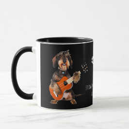 Taza Wirehair Dachshund Tocando Guitarra Acústica