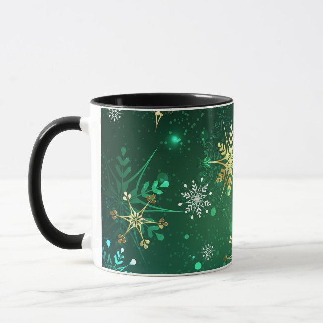 Taza Xmas copos de nieve dorados sobre fondo verde (Izquierda)