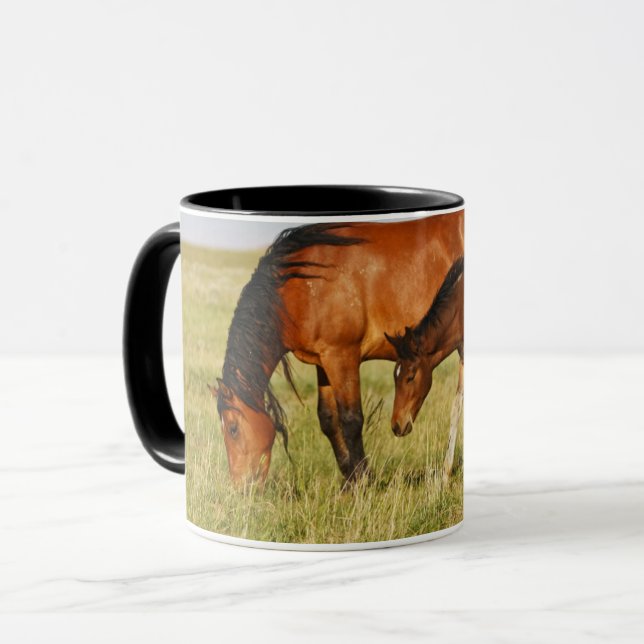 Taza Yegua de caballo salvaje y potro pastando (Anverso izquierdo)