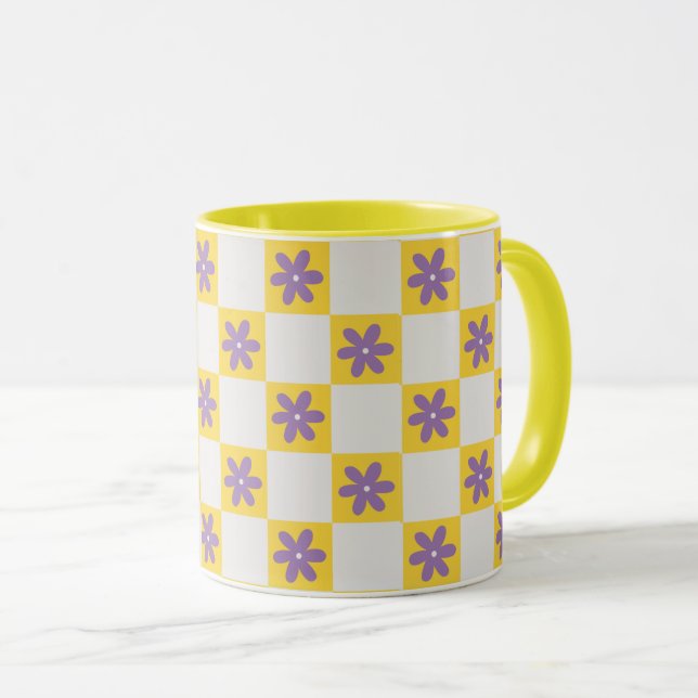 Taza Yellow Checkerboard Floral Pattern – Purple Daisy  (Anverso derecho)