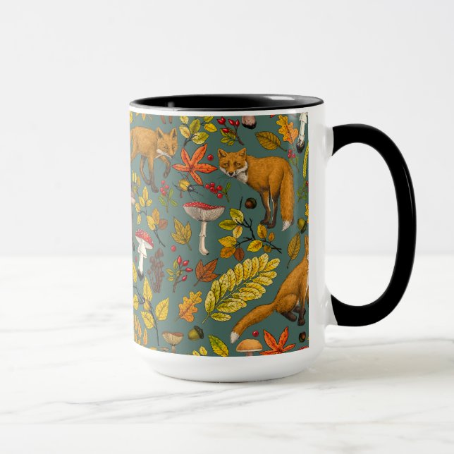 Taza zorros otoñales sobre verde pino (Derecha)