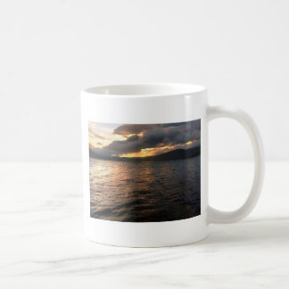 Tazas blancas clásicas de la taza