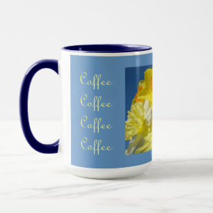 Tazas de café con amigos narcisos flores