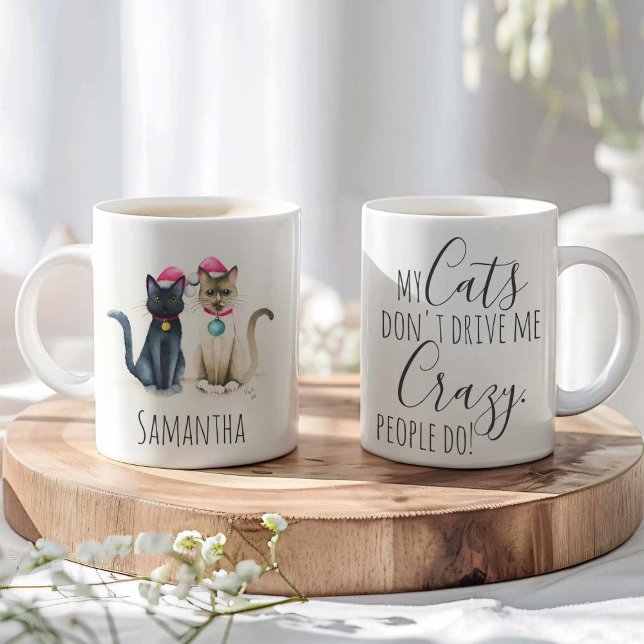 Tazas de café de Navidad de gato lindo (Cat Christmas mugs watercolor snow shoe and black cat by Victoria Grigaliunas Do Tell A Belle)