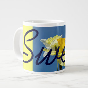 Tazas de café dulces cielo azul narcisos amarillos