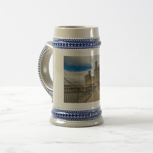 Tazas de cerveza del castillo de Caernarfon, Gales (Anverso izquierdo)