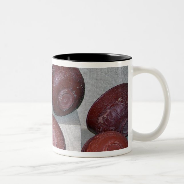 Tazas de Dragondorff, c.150 A.C. (cerámica) (Derecha)