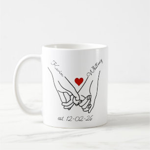 Tazas de nombres de pareja con manos entrelazadas 