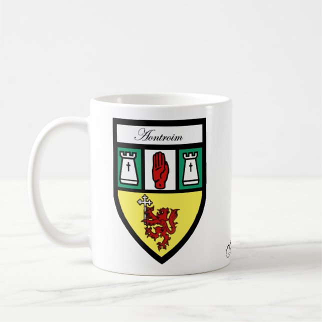 Tazas del mapa y del escudo de Antrim del condado (Izquierda)