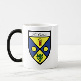 Tazas del mapa y del escudo de Cavan del condado