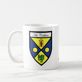 Tazas del mapa y del escudo de Cavan del condado