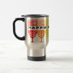 Tazas felices del viaje de Chanukah del arco iris<br><div class="desc">Chanukah feliz en una línea de chanukiot del arco iris (menorahs). Un diseño judío del día de fiesta para Chanukah.</div>