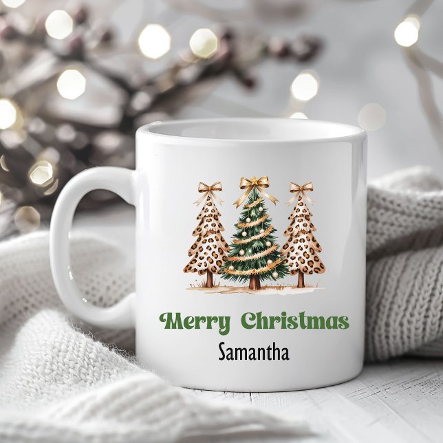 Tazas Personalizadas Árboles de Navidad Leopardo A (Cozy Leopard Christmas Trees Personalized Mug)