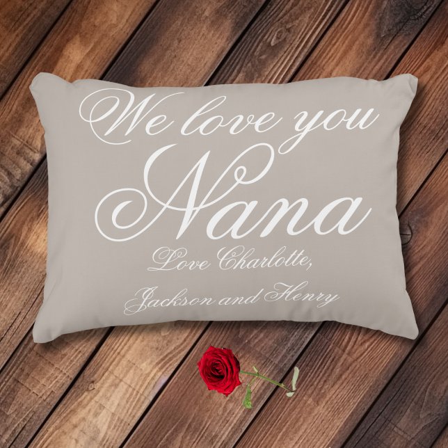Te amamos NANA Lumbar Cojín decorativo Personaliza ("We love you NANA" Lumbar Throw Pillow Personalized.)