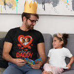 Te Aman Papi Corazón Foto Camiseta<br><div class="desc">Camiseta del día del padre personalizado con el dicho "te queremos papá", con una foto en forma de corazón de amor, una dispersión de corazones rojos y los nombres de los niños. Consejo de la foto: recorta tu foto en un cuadrado antes de subir asegurando que el sujeto esté en...</div>