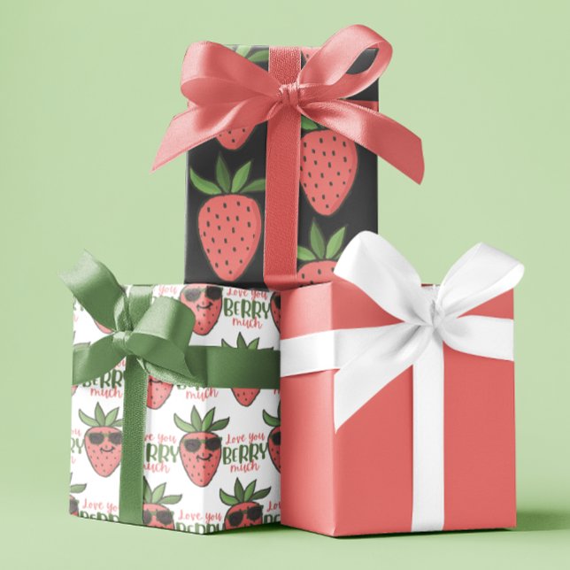 Te Amas Berry Mucha Hojas De Papel Envolver (Let someone know you love them, "berry much" with these cute strawberry wrapping paper sheets! )
